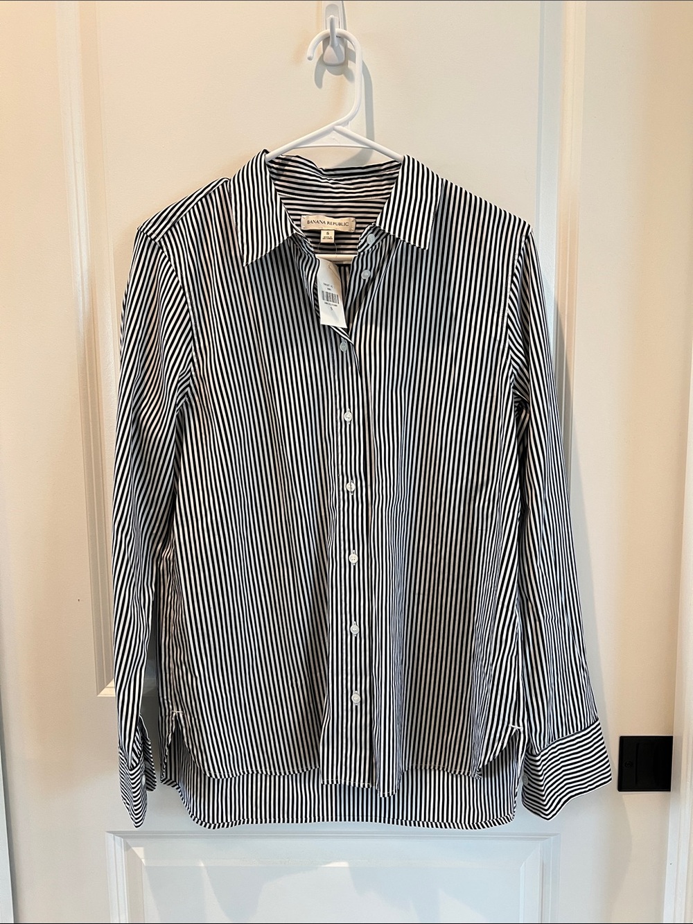 Banana Republic Black and White Stripe "Everyday Shirt". Size Small.